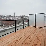 Penthouse On Charest - With Parking And Gym