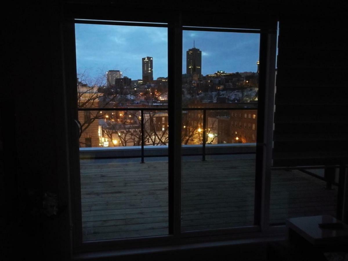 Penthouse On Charest - With Parking And Gym *